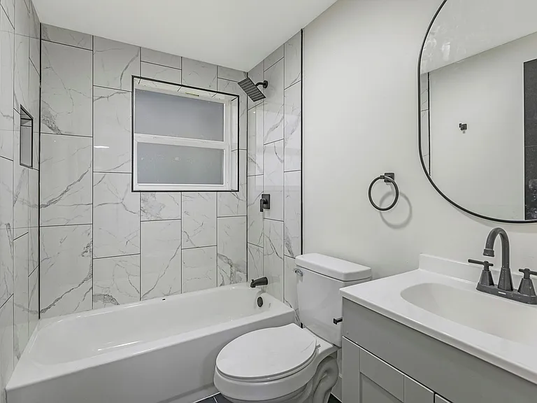 8 Bordeaux Dr #1 — Photo 5