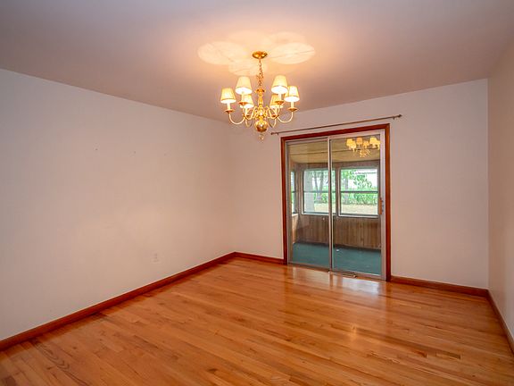 5th image of 7 Walter Dr