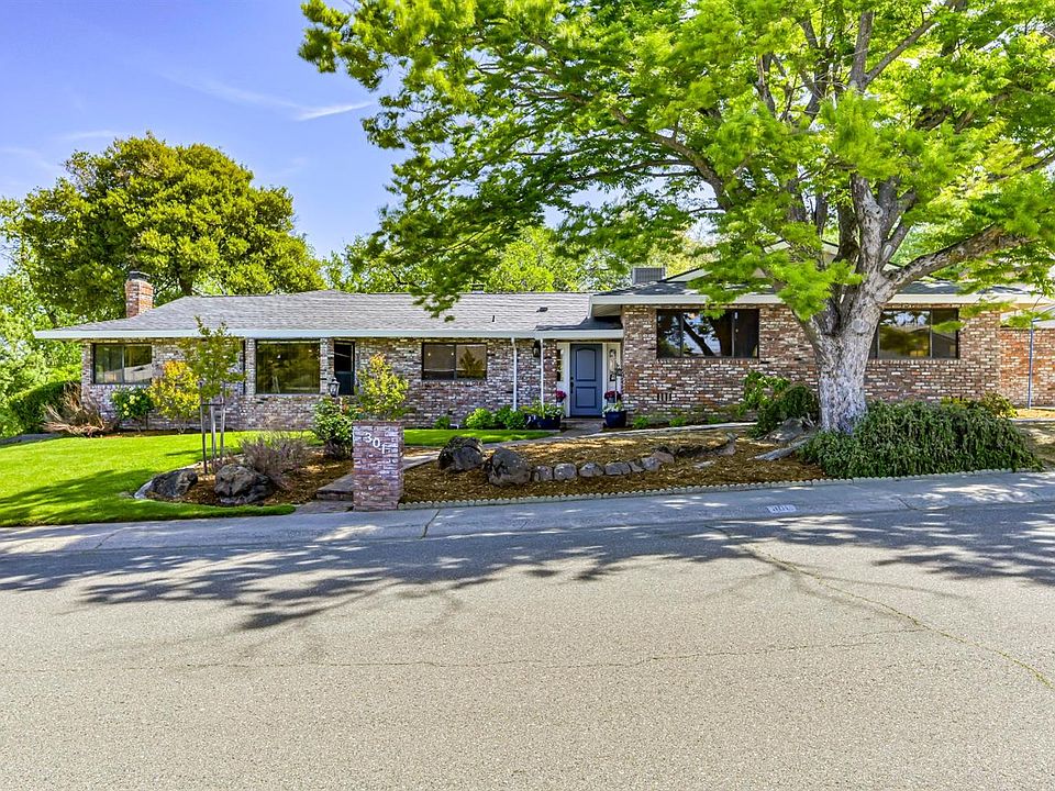 2nd image of 301 James Dr
