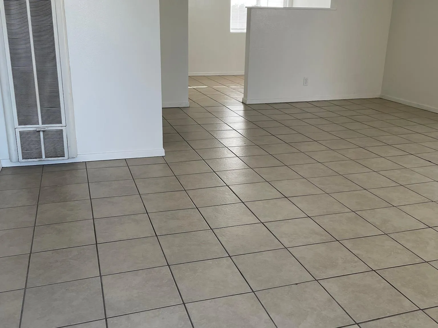 2 bed, 850 sqft, $2,400 — Photo 4
