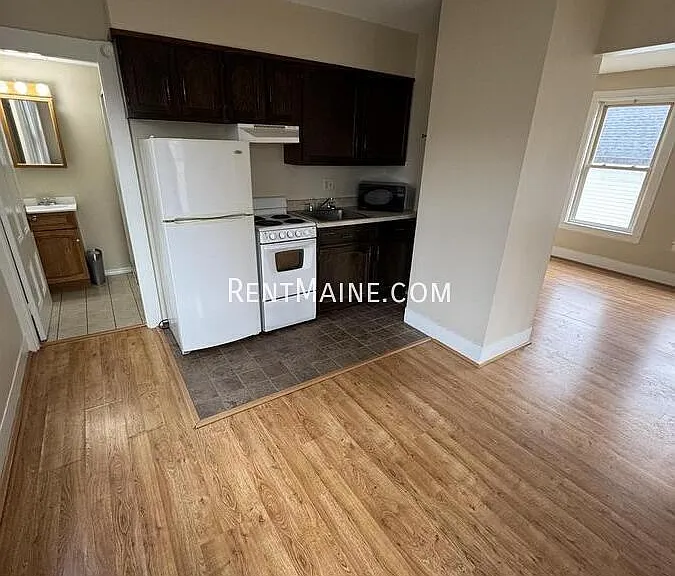 38 Oak St #2 — Photo 2