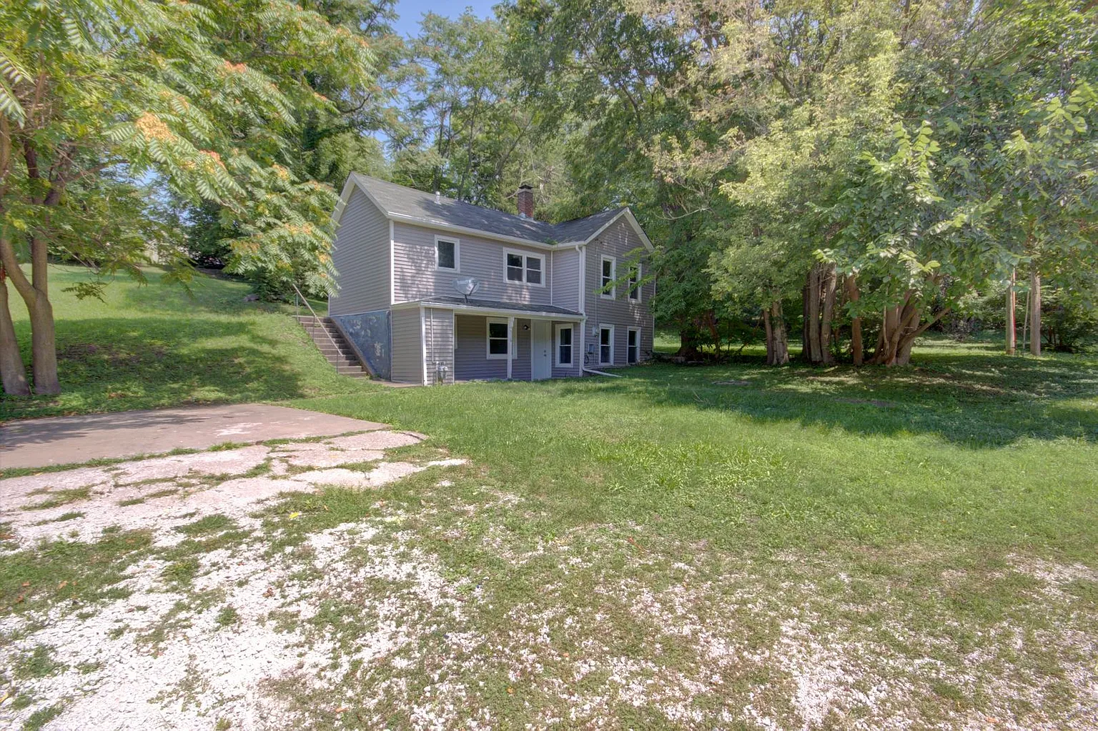 516 W 10 1/2 St photo 1