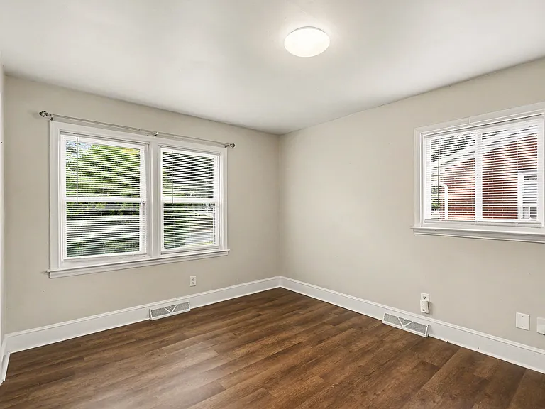 3430 Meredith Ave — Photo 15