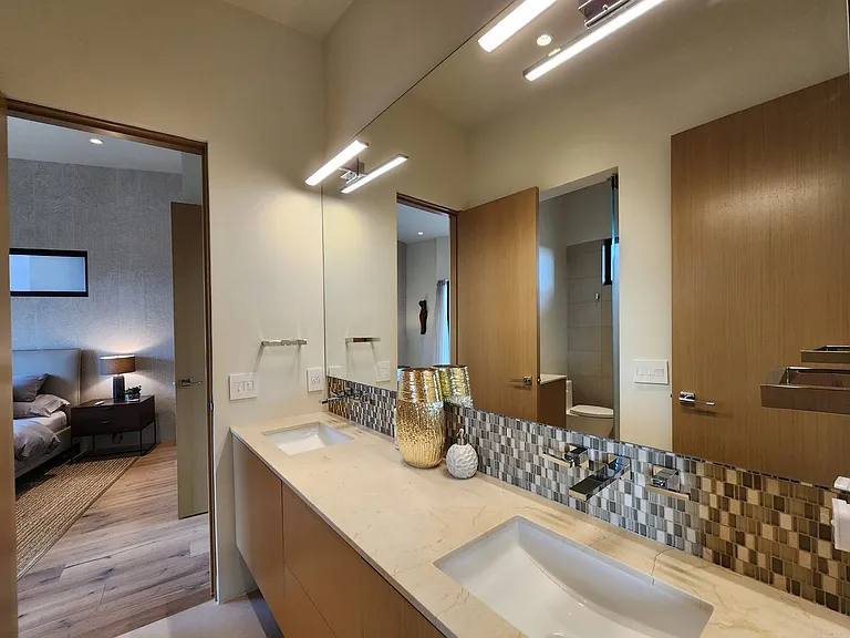 36 Plaza Del Centro — Photo 17