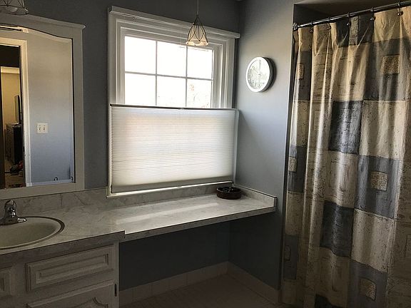 4th image of 512 Dorset Cir