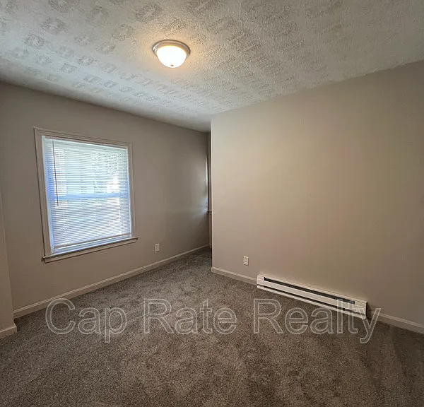 924 E 18th Ave — Photo 13
