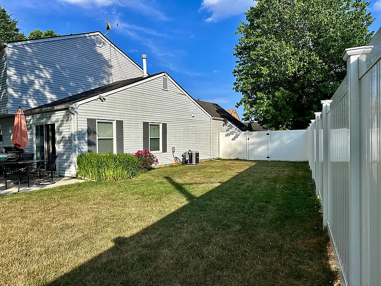 157 Woodbury Rd — Photo 5