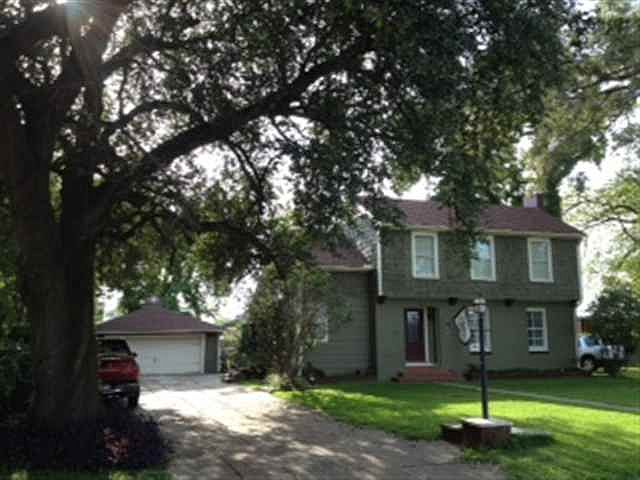 1st image of 916 Neches Dr