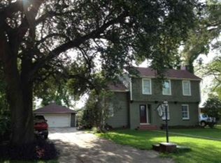 916 Neches Dr, Port Neches, TX 77651
