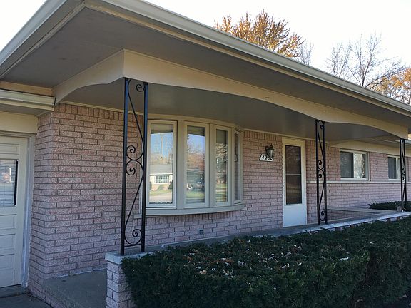 Shelby Township, Weinberger brick ranch (1500 sq. ft.) 3 bedroom, 1.5 bath.