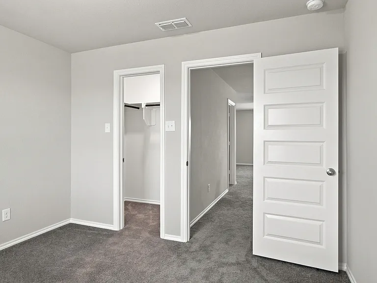 944 Ravenwood Ln — Photo 44