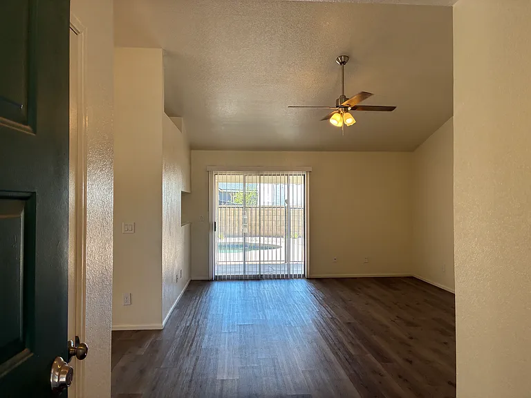 5637 W Yucca St — Photo 3
