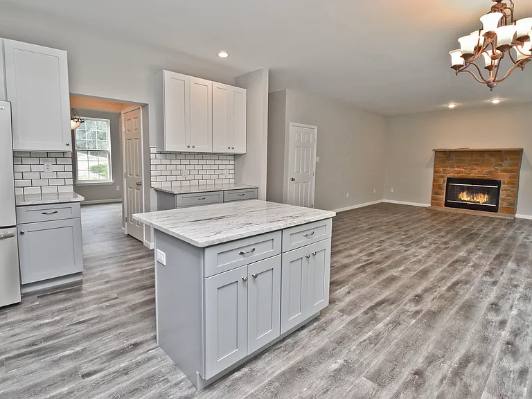 557 Marco Way — Photo 8
