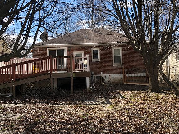 Big deck and fenced in backyard