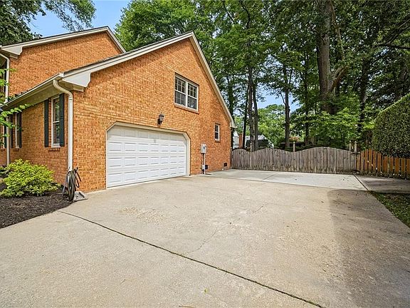 3rd image of 708 Shadowfield Ct