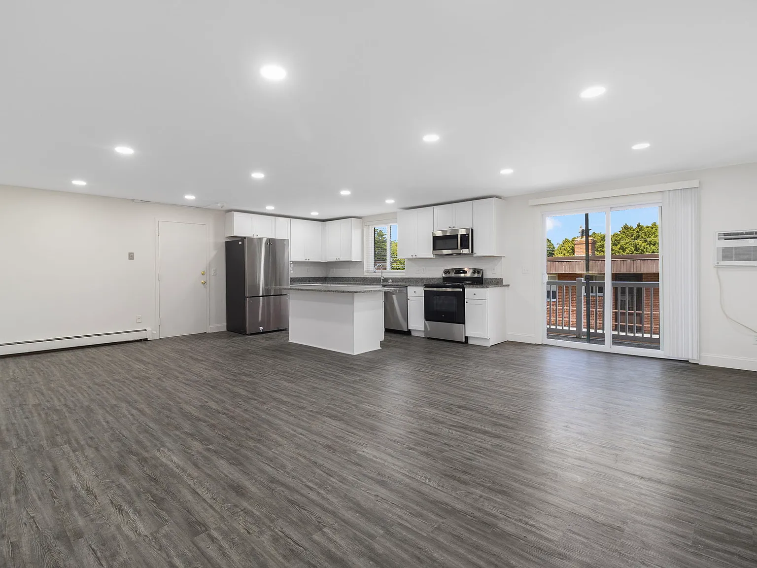 2 bed, 1000 sqft, $2,200 — Photo 4