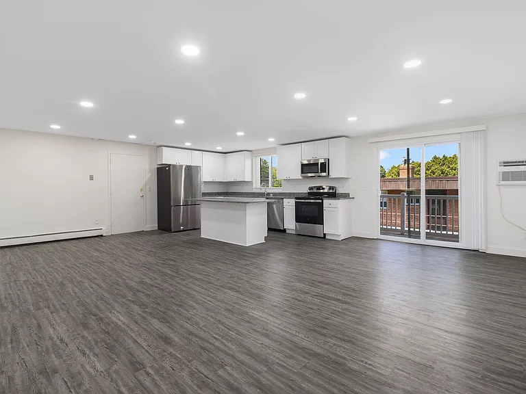 Parkway Apartments — Photo 54