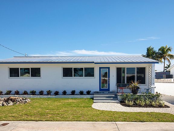 4th image of 2924 Riviera Dr