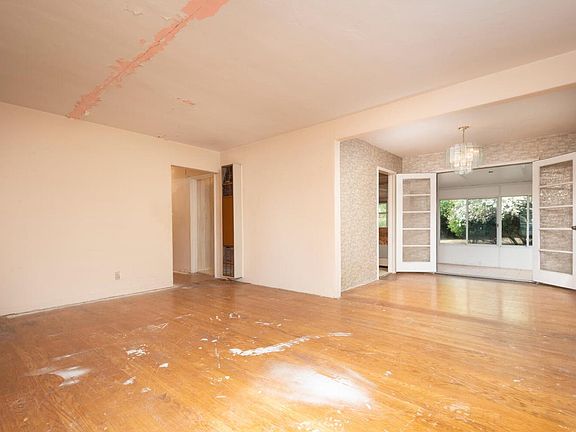3rd image of 1774 Hampton Ave