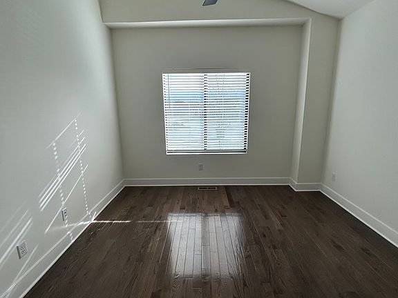 5th image of 108-110 Oakwood Ct