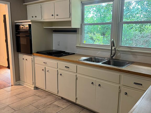 2nd image of 9817 Chesterton Pl