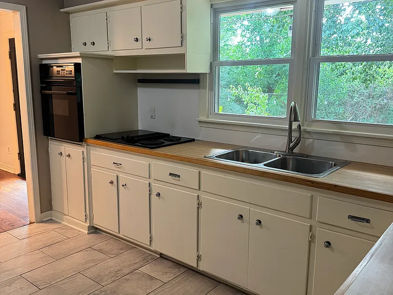 9817 Chesterton Pl — Photo 2