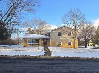 1101 Kingsbury Rd, Washington, IL 61571