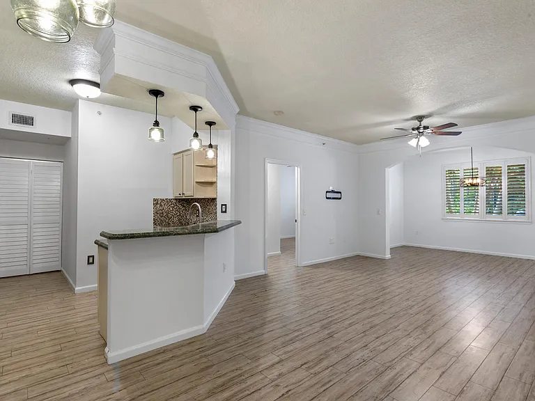 10103 Myrtlewood Cir W — Photo 3