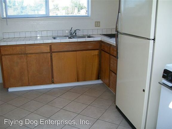 4th image of 3435 1/2 46th St