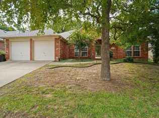 2204 Woods Edge Ct, Corinth, TX 76210