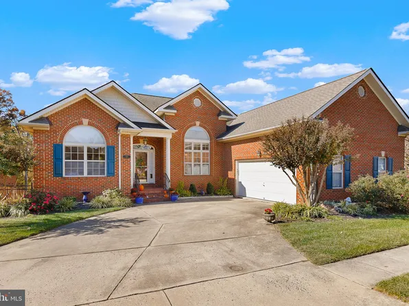 253 Carriage Chase Cir, Warrenton, VA 20186