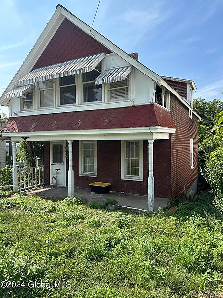 3rd image of 946 Davis Terrace