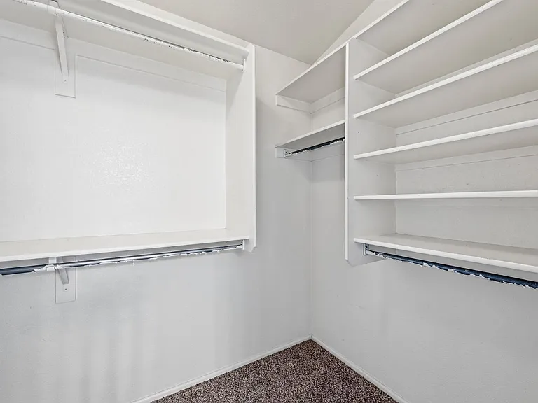 8205 S 45th Ln — Photo 7