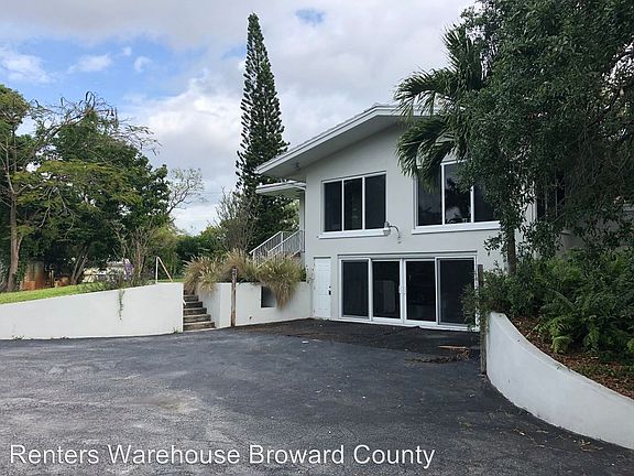3rd image of 600 SW 12th St