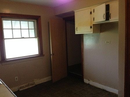 5th image of 16244 Wallace St