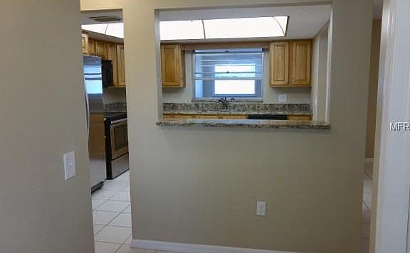 5th image of 765 Amhurst Dr