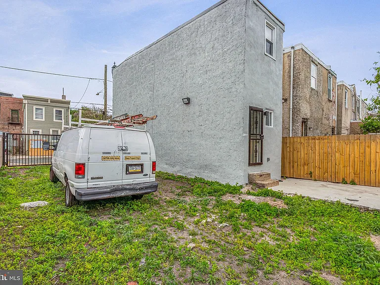 3047 Janney St — Photo 10
