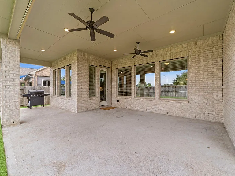 21723 Albertine Dr — Photo 34