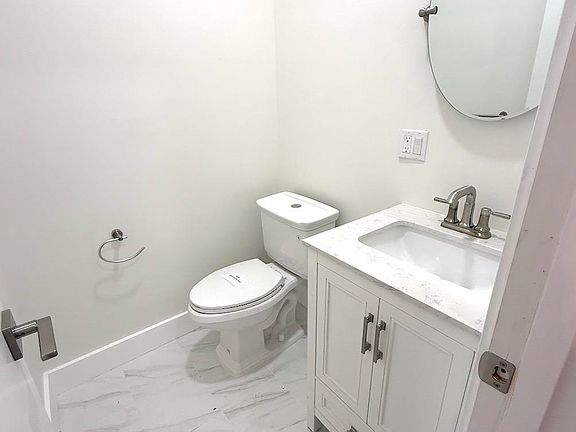 5th image of 273 Forrest St