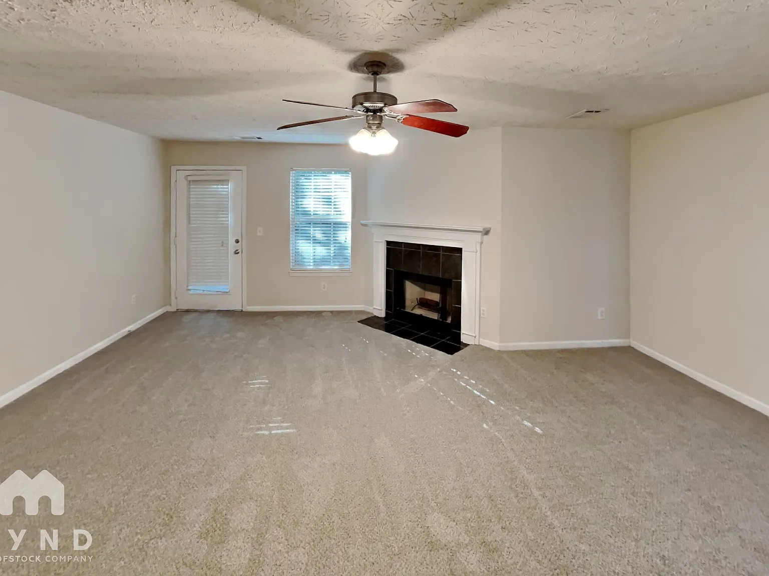 3 bed, 2.0 bath, 1590 sqft, $1,585 — Photo 2