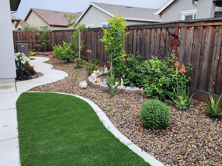 Laurel Dr — Photo 8