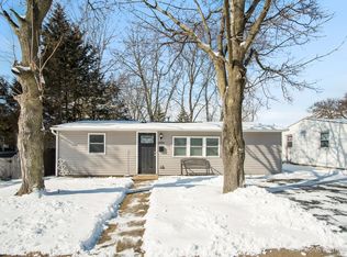 1004 High St, Aurora, IL 60505