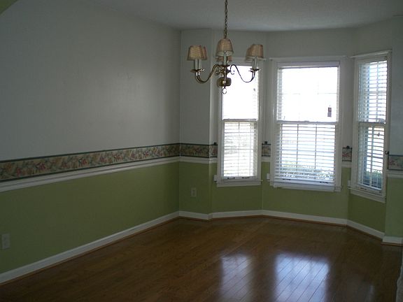 4th image of 900 Tudor Ln