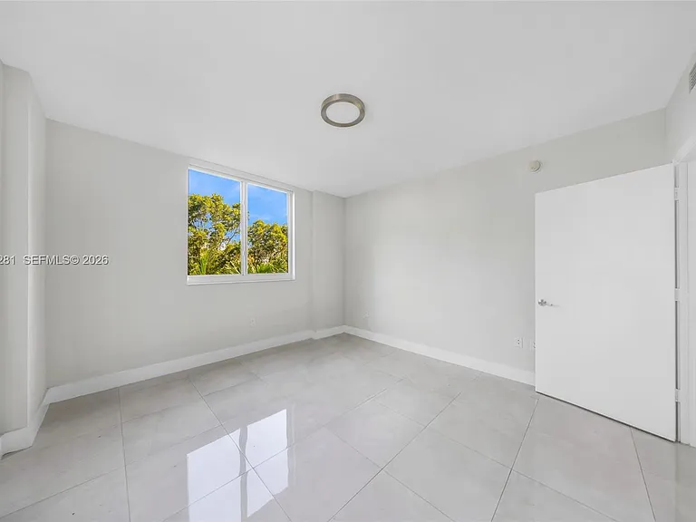 2775 NE 187th St #318 — Photo 24