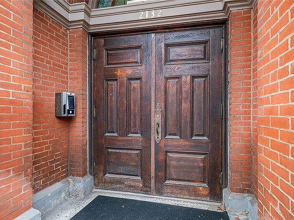 5th image of 2132 Sarah St #105