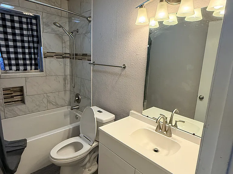 5202 Hilltop Dr — Photo 3