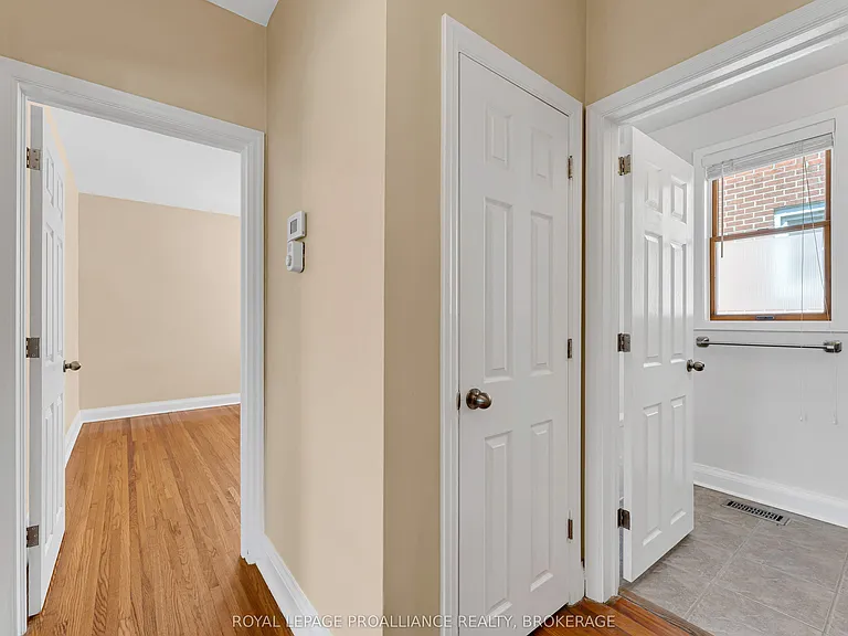 524 College St — Photo 5