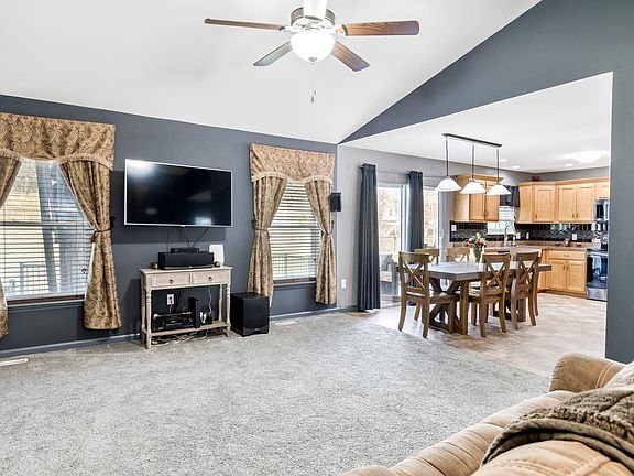 4th image of 1715 Saint Charles Dr