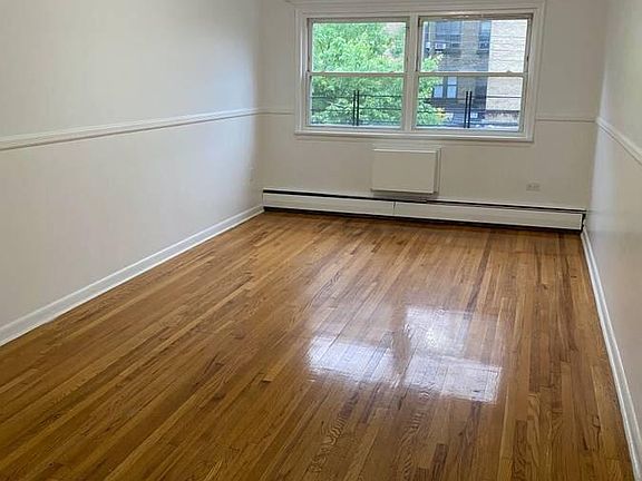 3rd image of 832 E 226th St