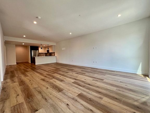 4th image of 5801 Camerford Ave #206